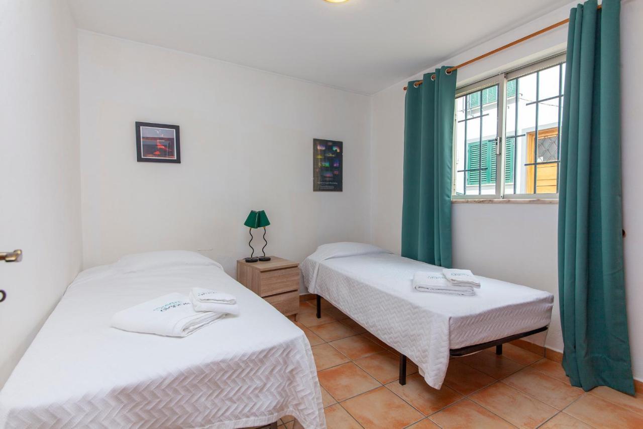 B18 - Village Street Apartment Lagos Kültér fotó
